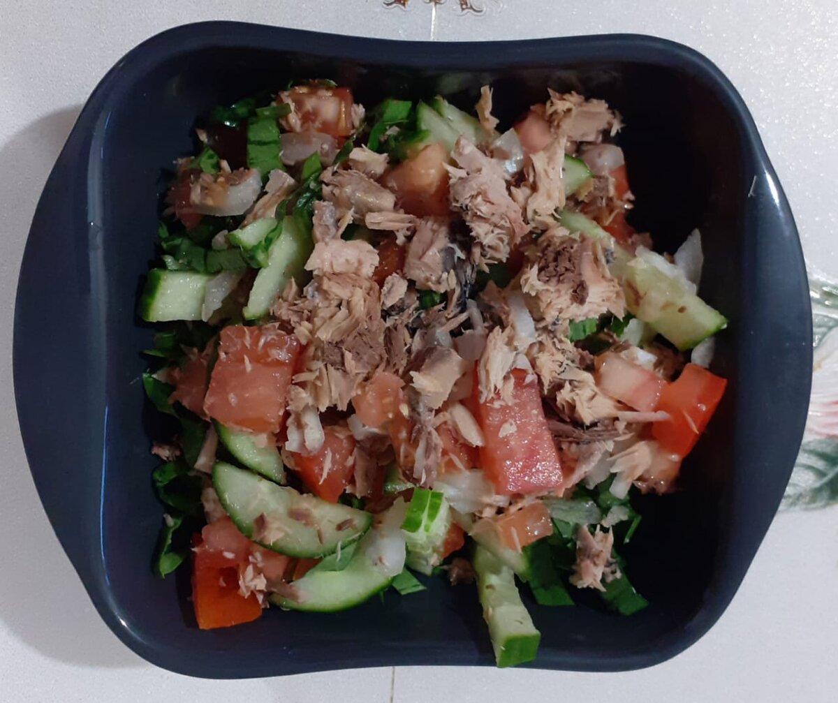 Салат с тунцом