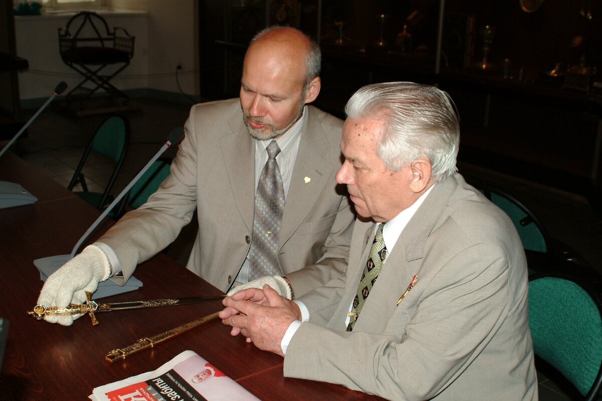 М.Калашников и Ю. Рябков