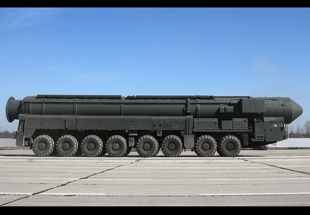 Подвижный грунтовый ракетный комплекс (ПГРК) "Ярс" с межконтинентальной баллистической ракетой РС-24
Валерий Шарифулин/ТАСС