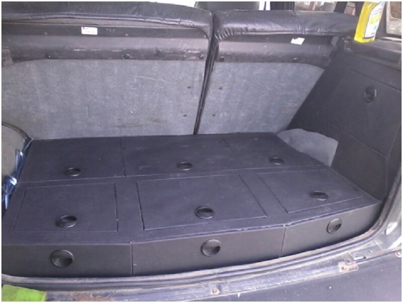 Багажник ВАЗ Нива с боковым ограждение с сеткой (6 опор) на водостоки