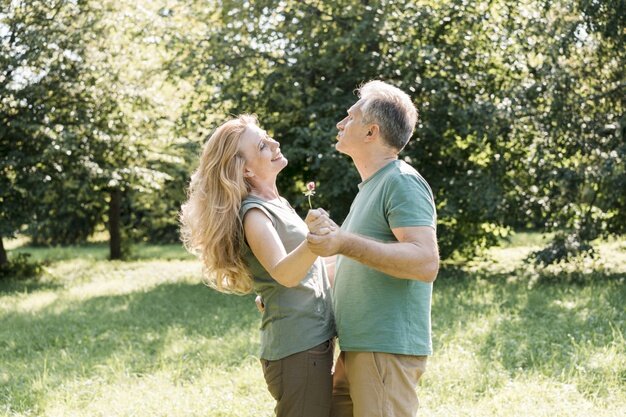 Счастливая пара. Фото с сайта - https://ru.freepik.com/