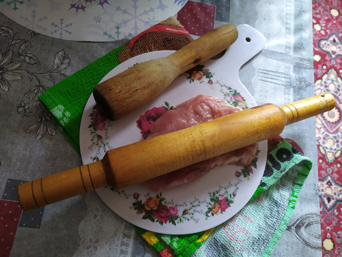 Для отбивания мяса. Отбивание это в кулинарии. Палка медная для кухни отбивать мясо. Спицевый молоток для отбития ржавчины. Открытки отбивания мяса.