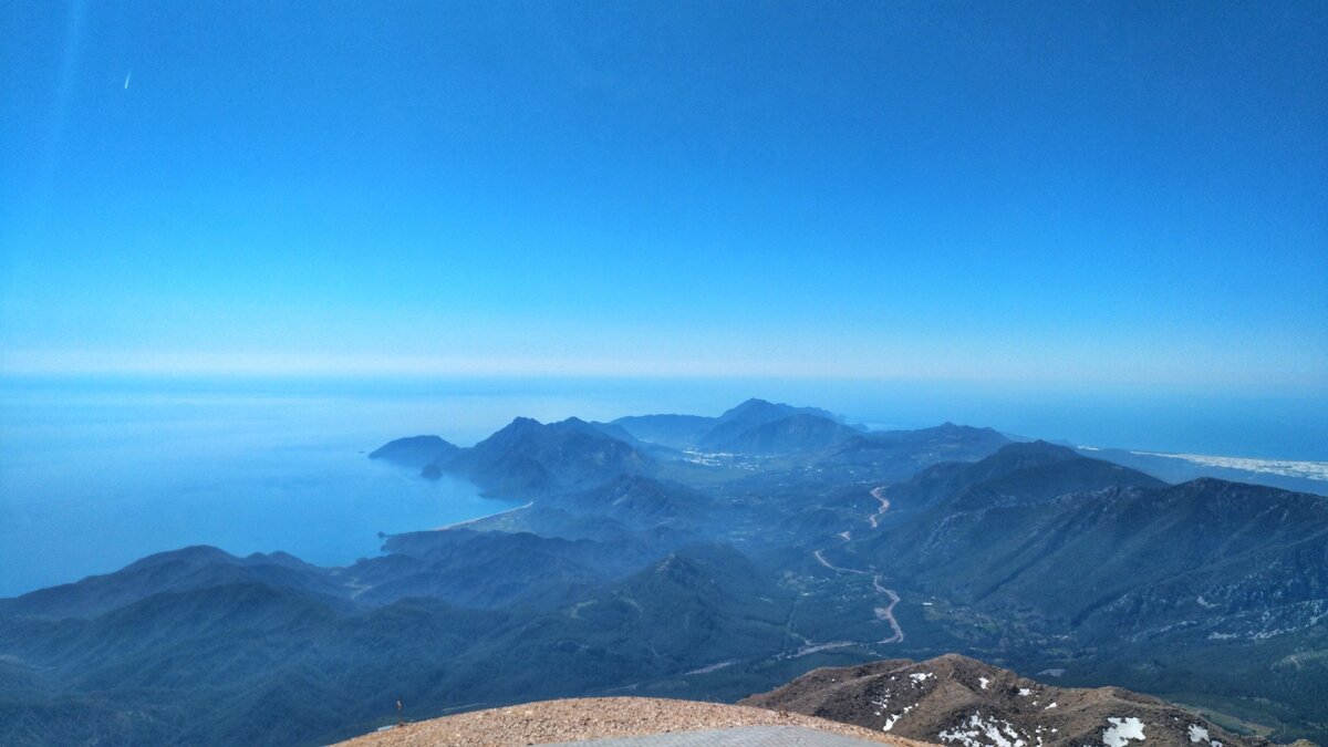 Вид с верхней смотровой площадки на Средиземное море