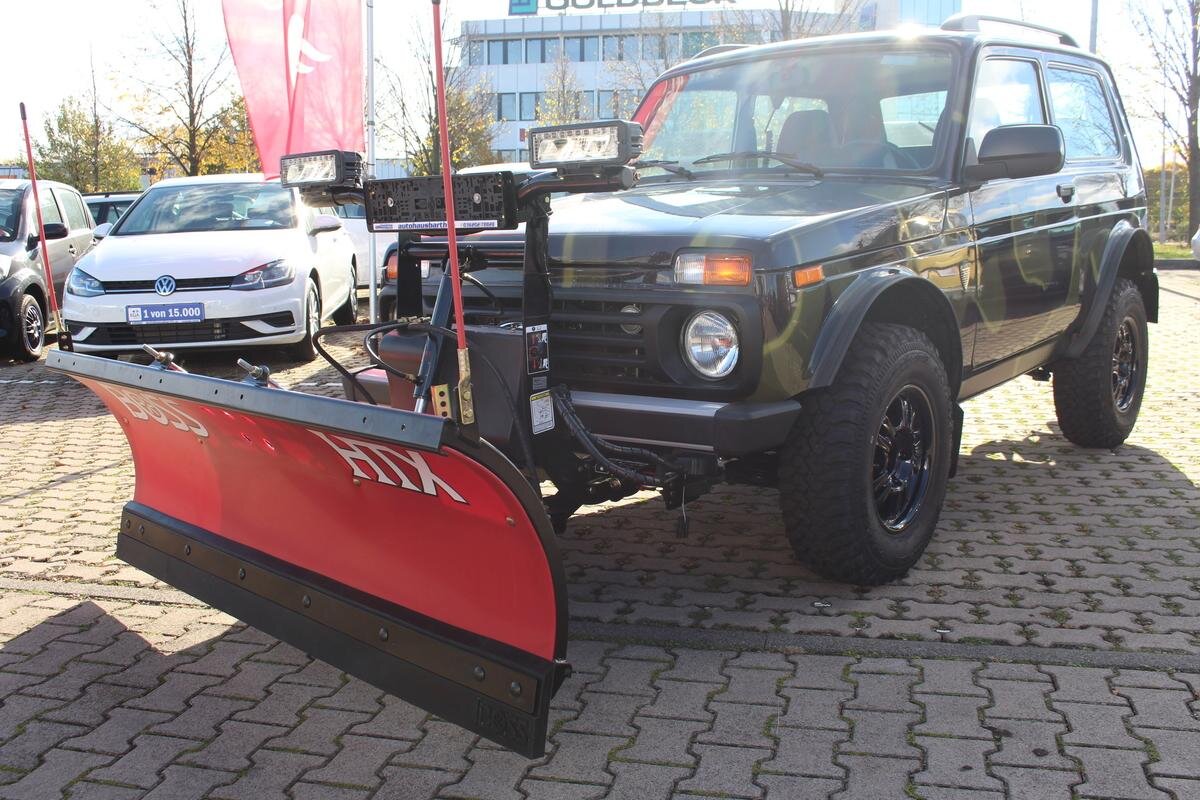 УАЗ показал снегоуборщик на базе внедорожника UAZ Hunter