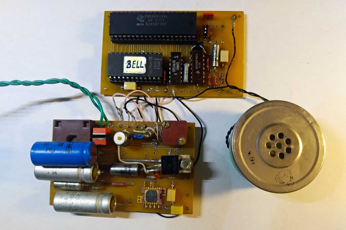 Макет квартирного звонка на процессоре TMS8080A