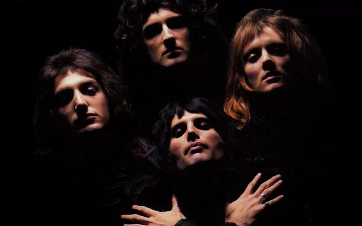 Фильм "Bohemian Rhapsody" мне не понравился, поэтому фото оригинального исполнения (Фото из сети)