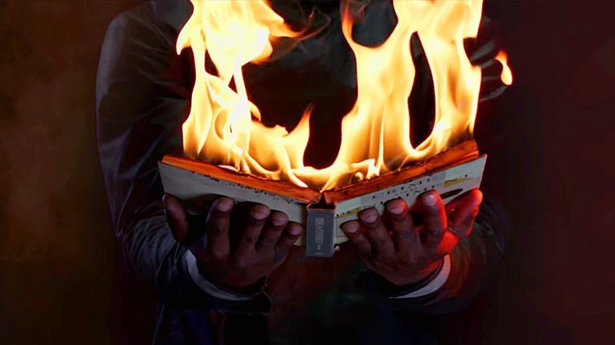 кадр из фильма по мотивам книги "451 градус по Фаренгейту"