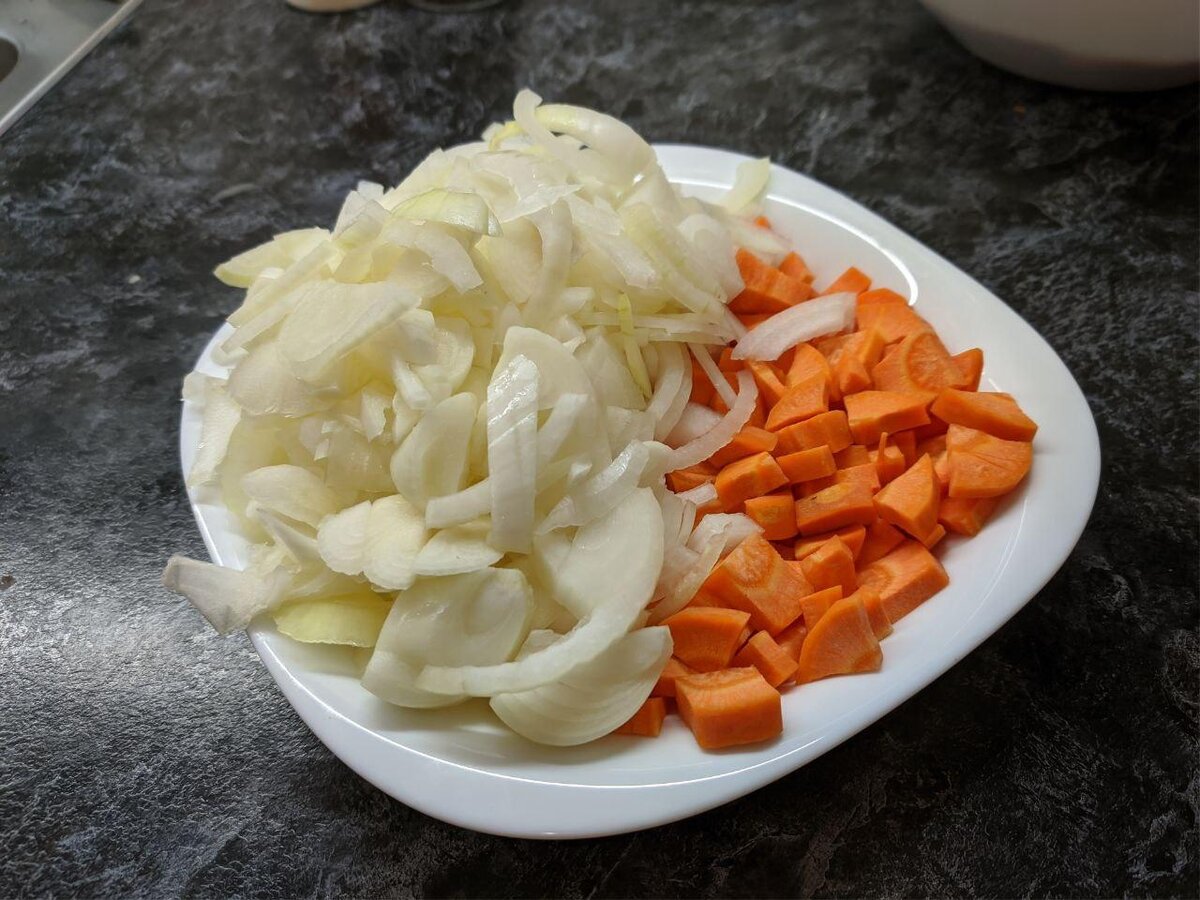 Гуляш с луком и морковью – пошаговый рецепт приготовления с фото