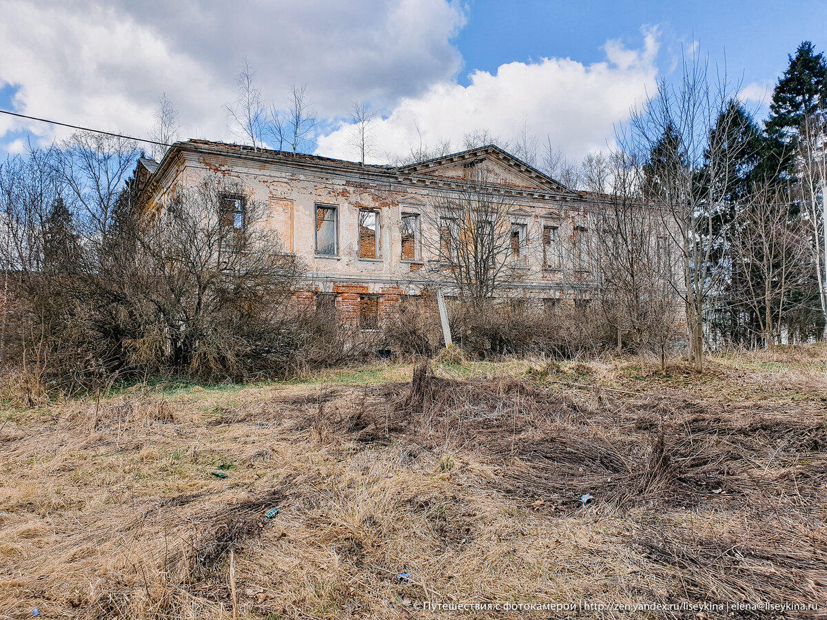 Поместьев. Коломна Щурово заброшенная усадьба. Ахлебинино Кострома усадьба Рылеевых. Заброшенные литературные усадьбы Костромской области. Заброшенные усадьбы Костромской области.