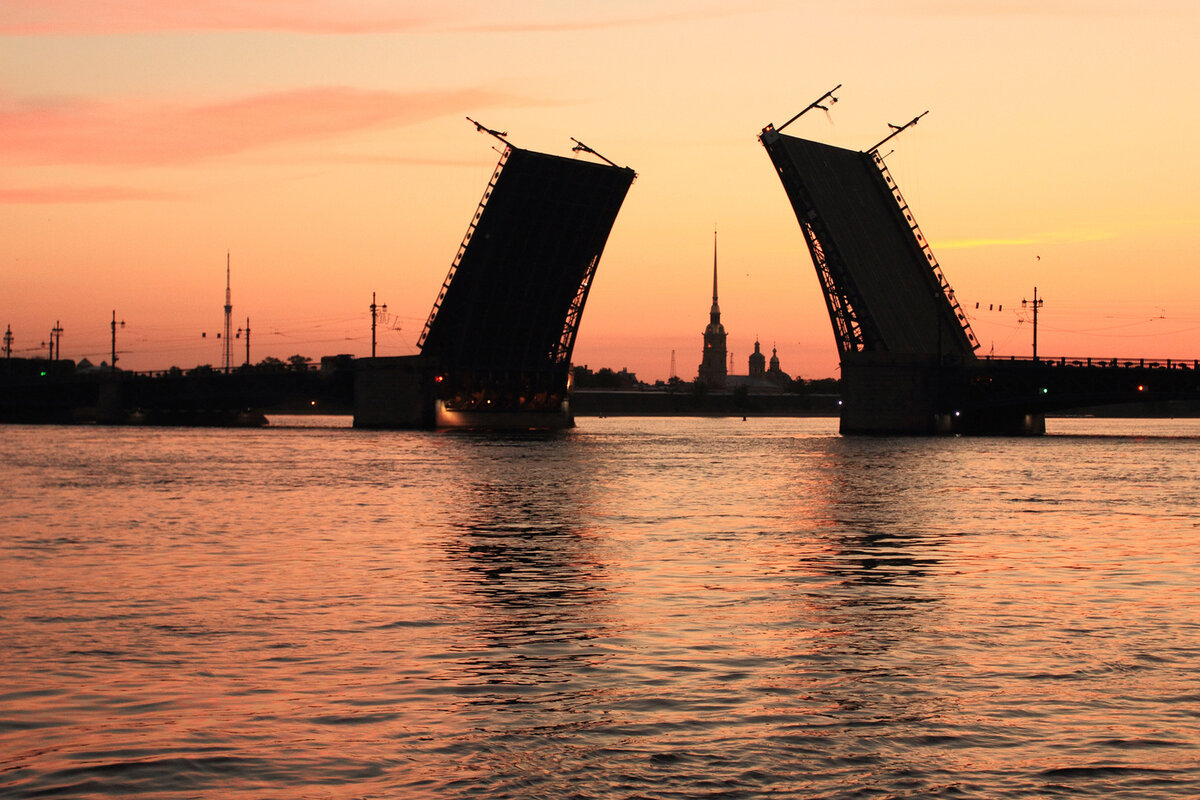 Разводной мост в питере. Ночной санкт петербург разводной мост. Питер мост разводной дворцовый мост. Разводной мост в санкт-петербурге дворцовый мост. Санкт-петербург.