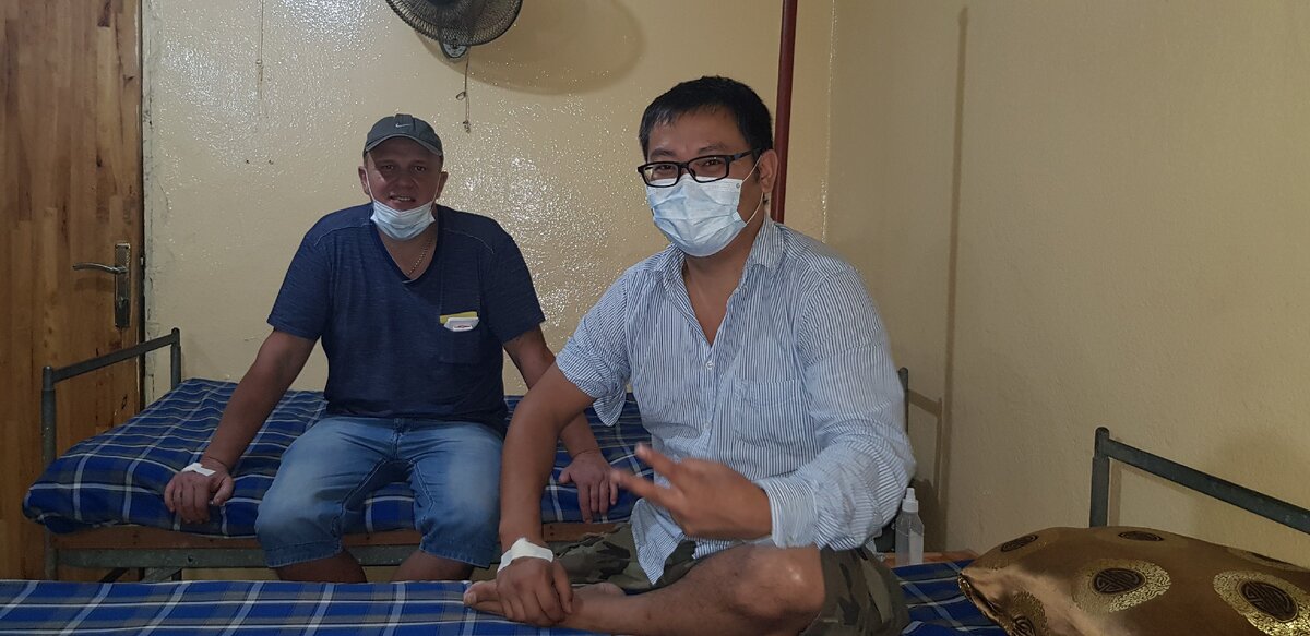 Наши Ребята в местной Больнице монровии лечатся от Малярии 