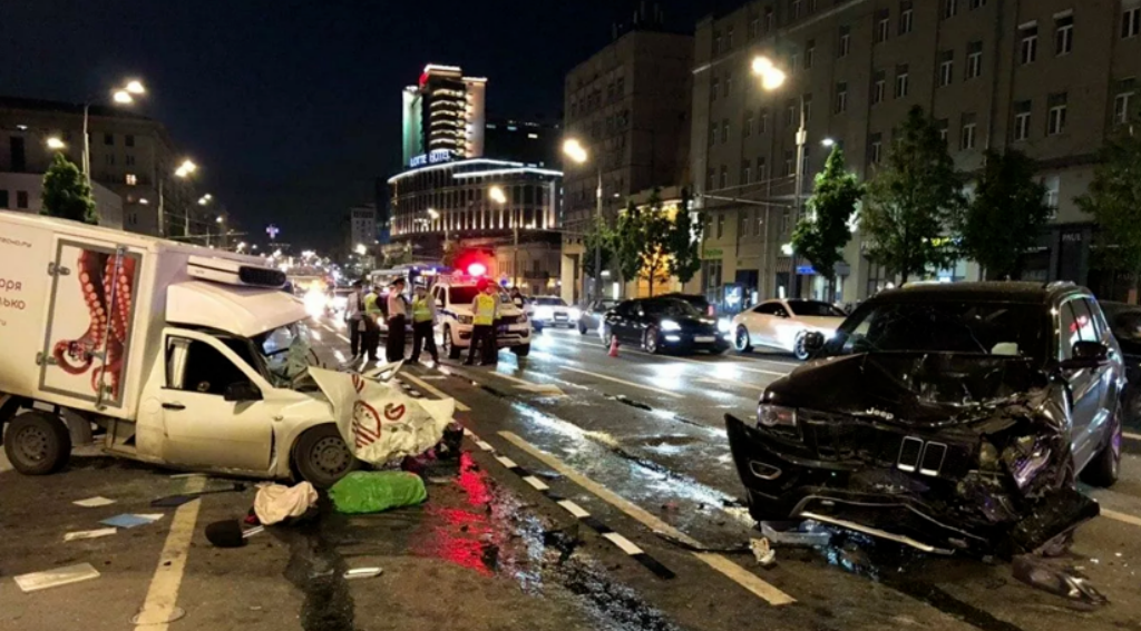 Авария,которую совершил в Москве на Садовом кольце актер Михаил Ефремов. 