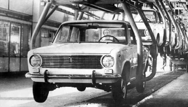 «Копейка» или «единичка» стала первым советским автомобилем, легко заводившимся в мороз, с нормальным обогревом салона и шумоизоляцией. Специально для новой модели разработали первый советский антифриз и создали всесоюзную сеть СТО.
