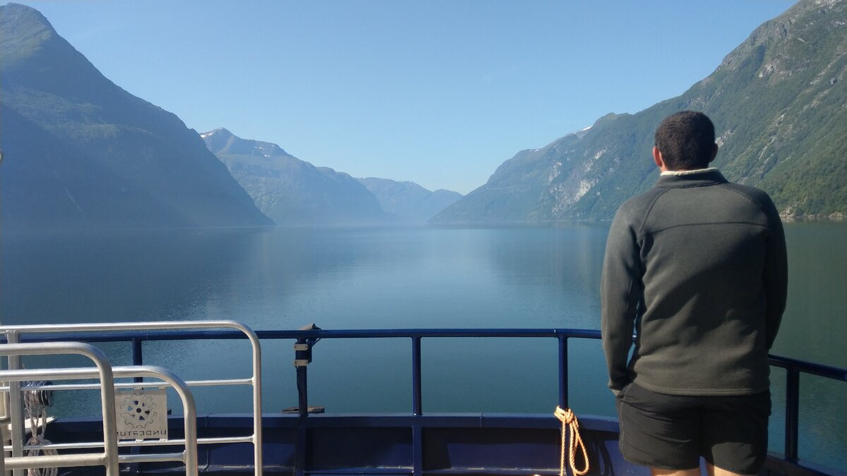 На пароме из Олесунна в Гейрангер, Норвегия
