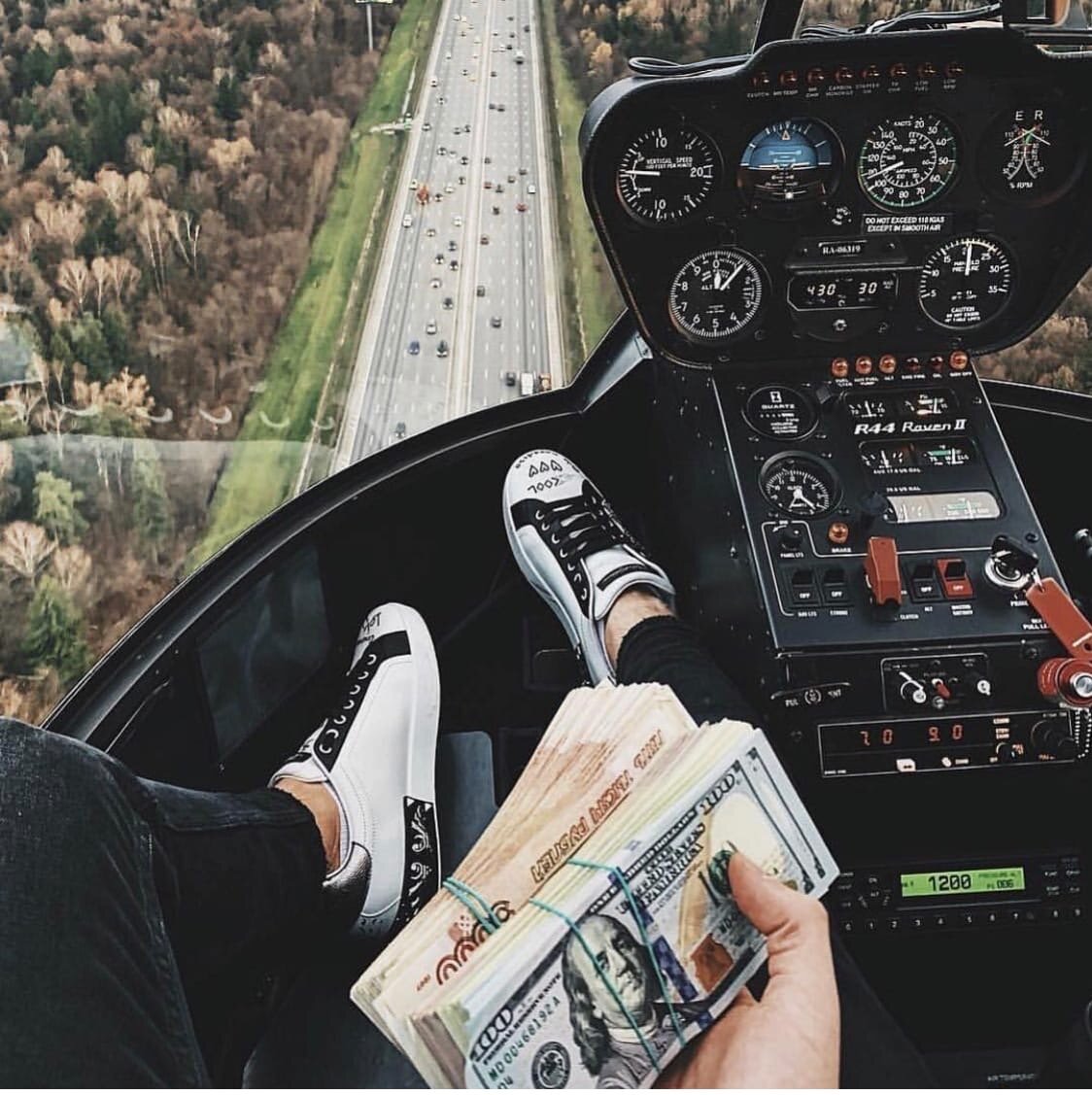 Когда человек обучается, получает профессиональные навыки, первый опыт, видит первые результаты, то его Эго, как правило, расширяется, к нему приходит ощущение собственной значимости, силы и возможностей. Тогда на первом месте стоит слово «Я». Я могу, Я сделаю, Я хочу, Я справлюсь, Я умею… Это состояние подпитки Эго, набора энергии, становление, как профессионала, без этого состояния невозможно дальнейшее развитие и получение настоящего разностороннего опыта.  Если Эго не укрепилось, то это может привести к снижению самооценки, болезненному восприятию неудачи и собственных ошибок, страху своей реализации, сомнениям в выбранном направлении.    Сама деятельность и ее результат будут зависеть от оценки окружающих. Очень важно наполнить Эго знаниями и уверенностью в собственных силах, укрепить самооценку, набраться наглости в собственной значимости.