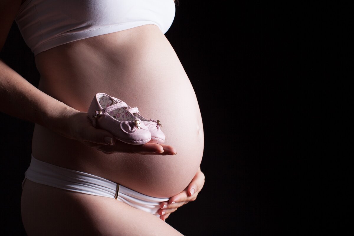 Такой сон может означать измену.