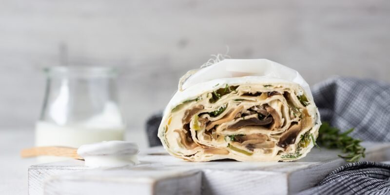 фото:porosolka_balt\https://ru.depositphotos.com/212172294/stock-photo-rolls-mushroom-cukes-cream-cheese.html