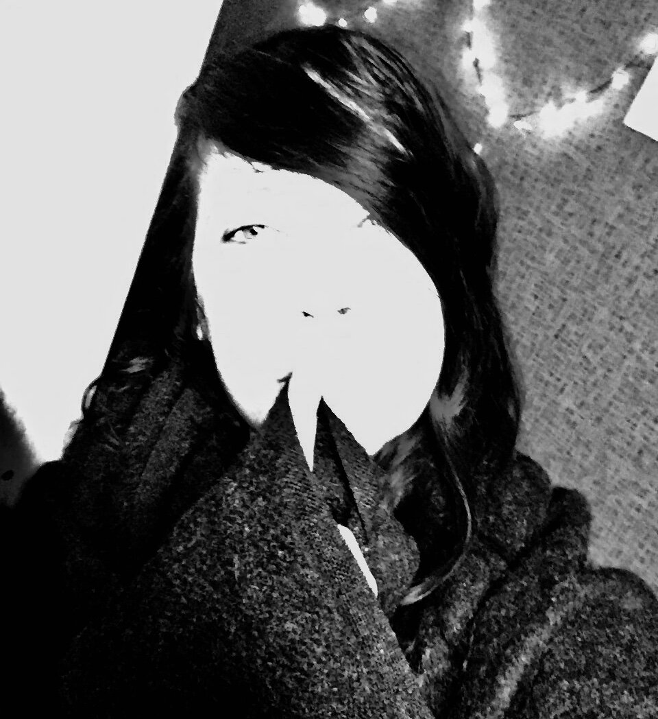 Под пледом.