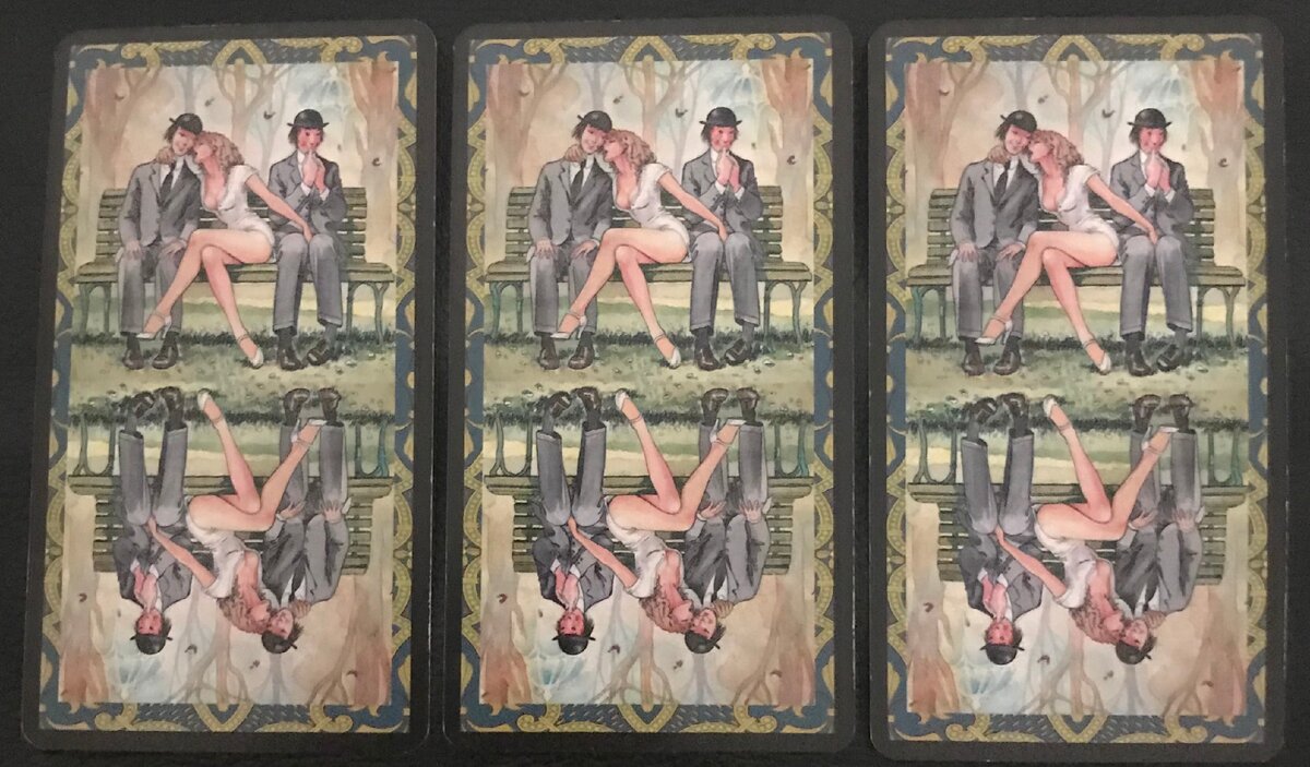 Мысленно проговорите вопрос,вспомните своего мужчину и выбирайте ту карту,к которой больше тянет.