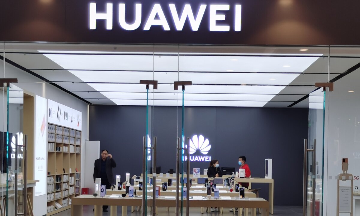 Вид на магазин Huawei в провинции Хэнань в Центральном Китае в ноябре 2020 г. Фото: cnsphoto