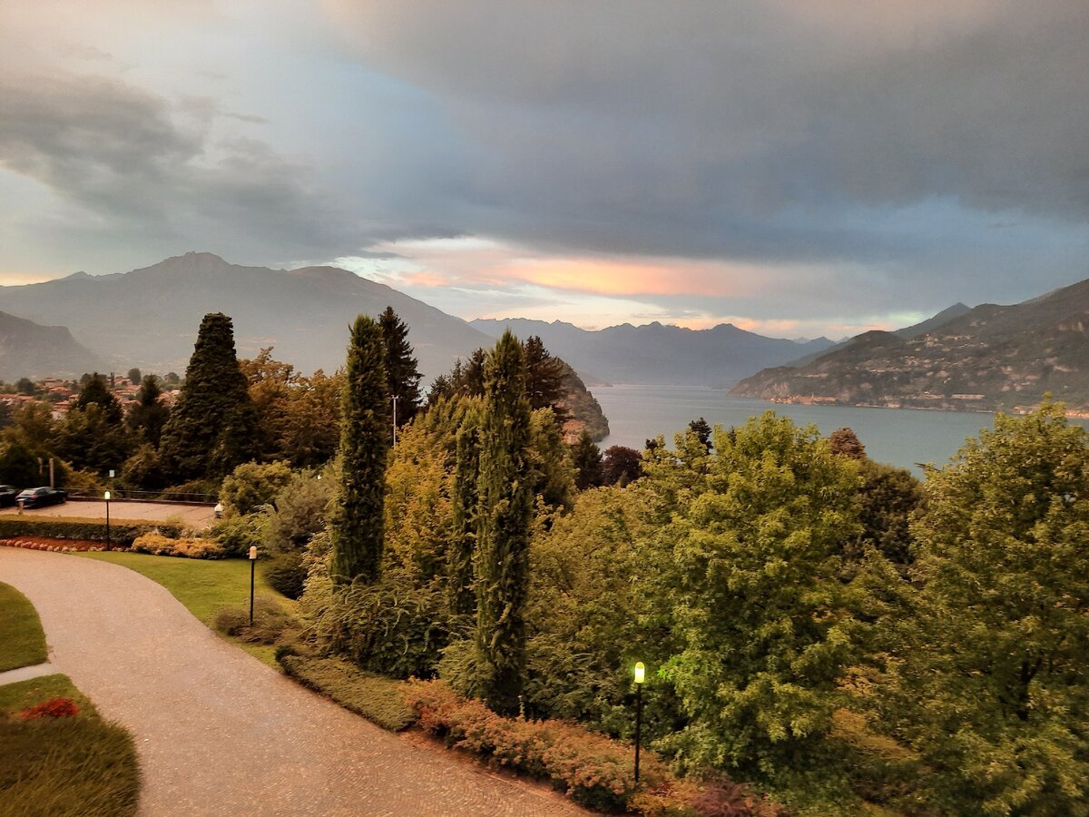 Этот вид за окном я видела с апреля по декабрь 2020. Перед грозой...