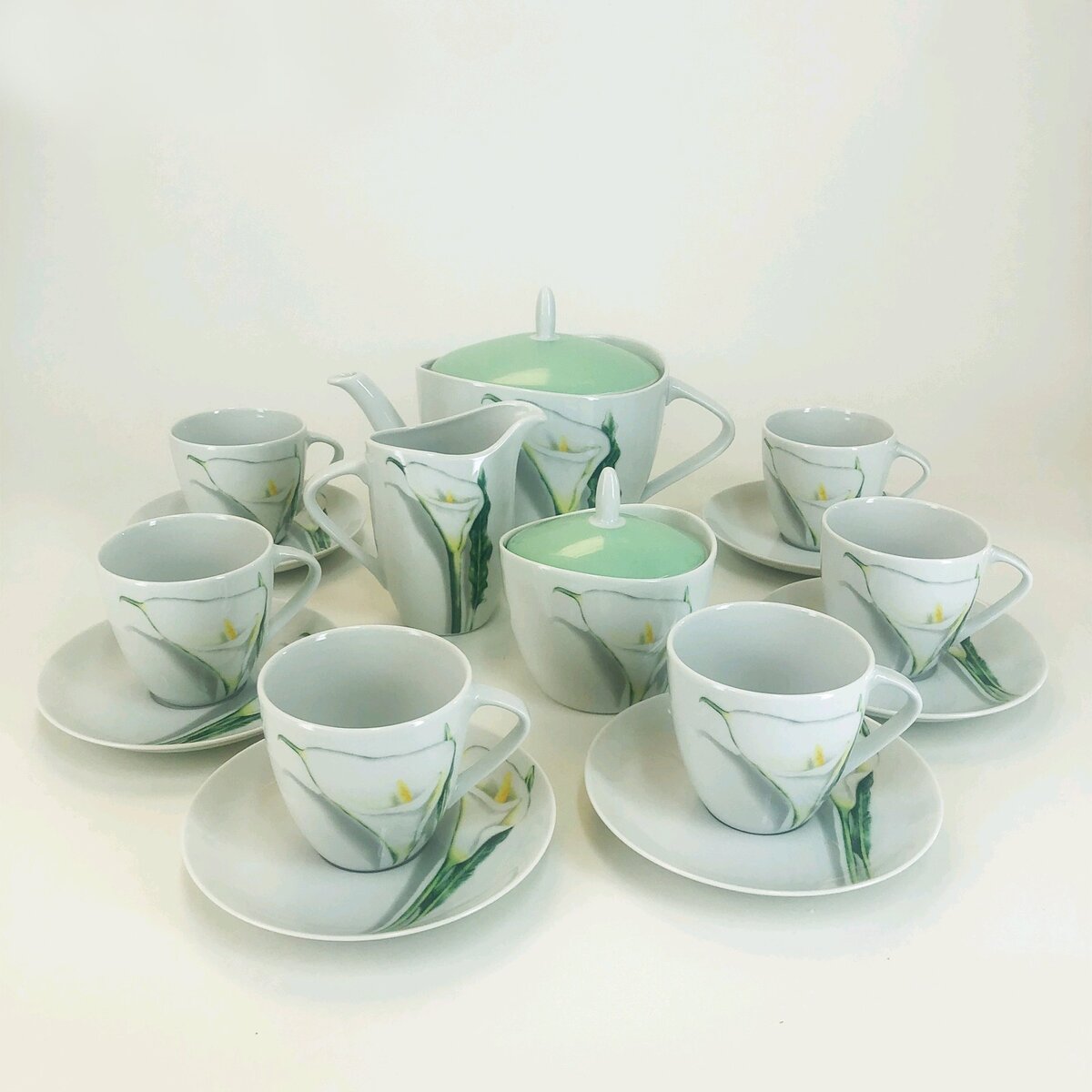 Чайный сервиз "Каллы" на 6 персон