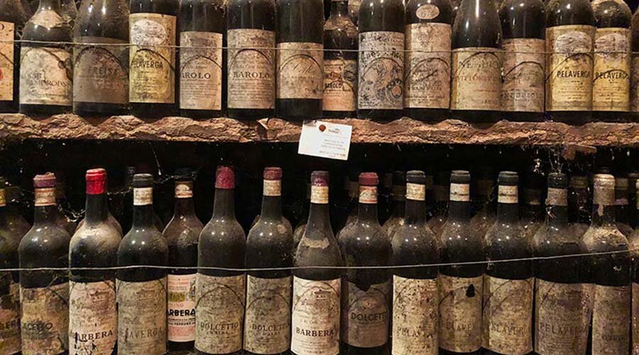 старые времена. история. первые вторые третьи вина. первые вторые третьи вина. бутылка вина.