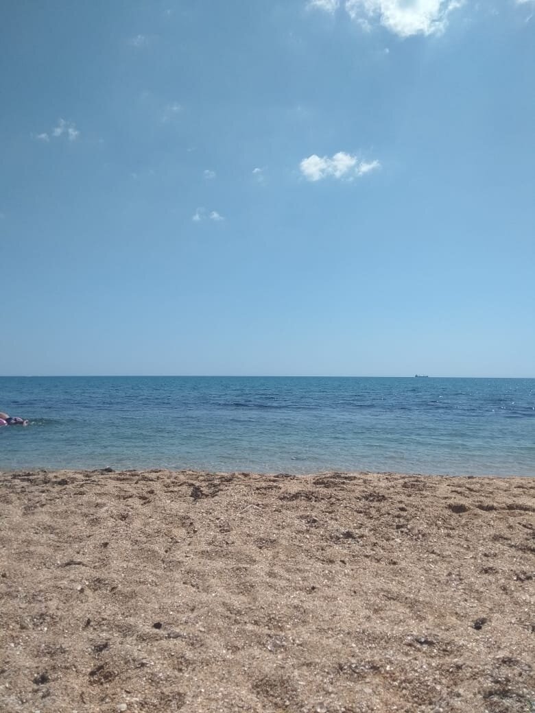 Море. Песчаный пляж.