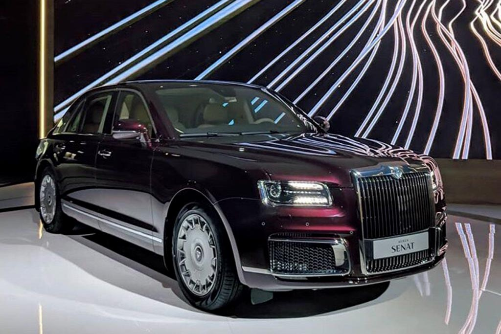 Aurus Senat S600 стал первой официально представленной серийной моделью на единой модульной платформе из проекта «Кортеж». Седан представительского класса стоимостью свыше 18 миллионов рублей купить рядовым гражданам крайне непросто, поскольку объемы выпуска пока невелики. 