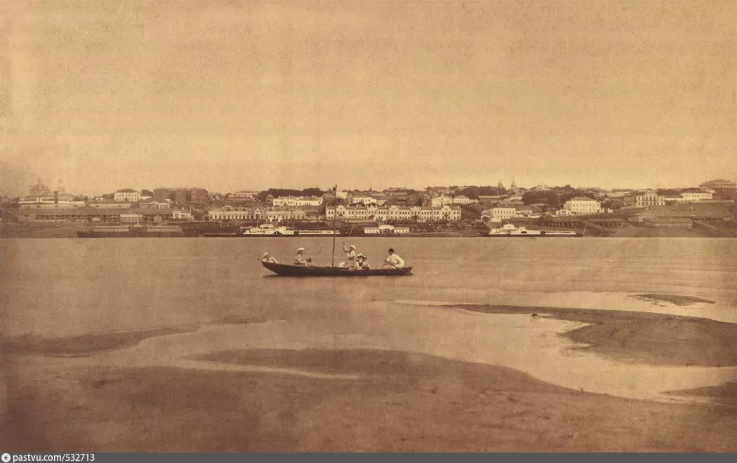 Летний день на Каме. Панорама Перми в районе вокзала Пермь-I. Фото конца 19 века.