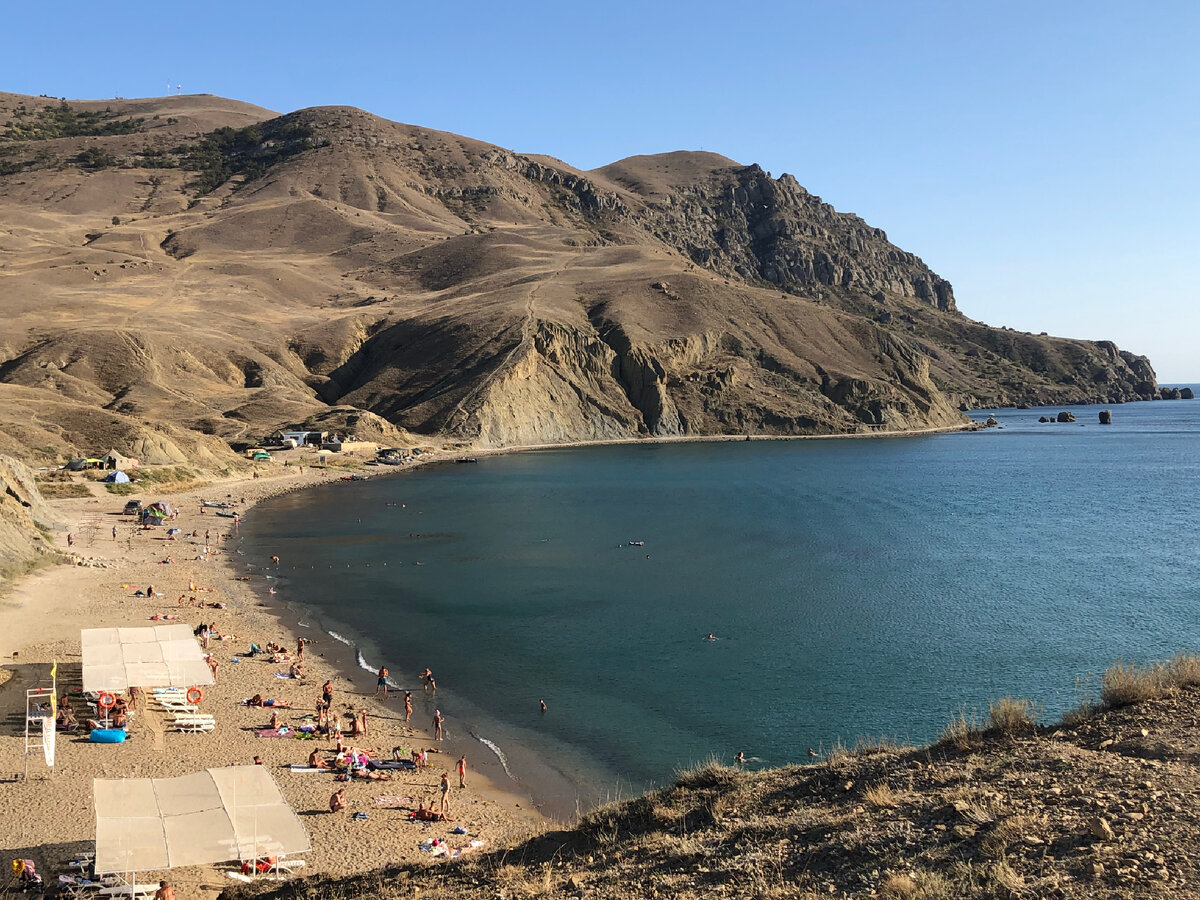 Вид сверху на пляж Меганом 