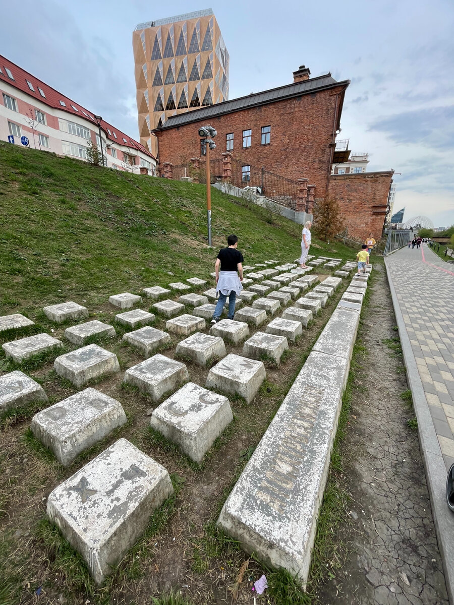 Что посмотреть в Екатеринбурге. День 1 | Музей Ельцина, Плотинка, Уральский  Арбат и Чугунный павильон | Manikol. Путешествия всей семьей | Дзен