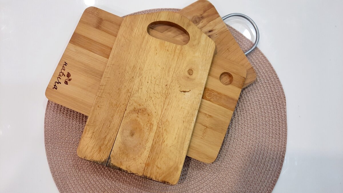 А еще эти доски не безопасны для здоровья - в щели забивается еда, которую невозможно вымыть.