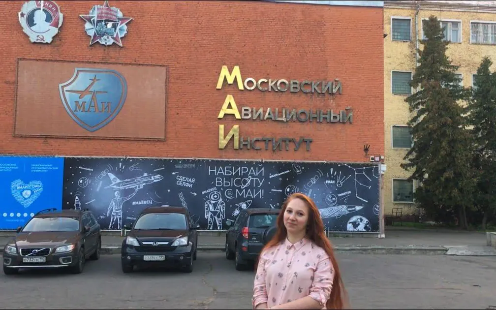 на фото: аспирантка АГТУ Юлия Сергина