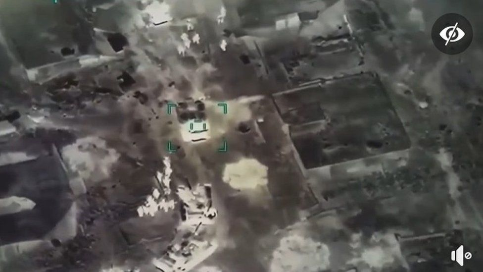 Некоторые видео, такие как этот клип воздушной атаки, взяты нацистскими пропагандистами из предыдущих конфликтов.