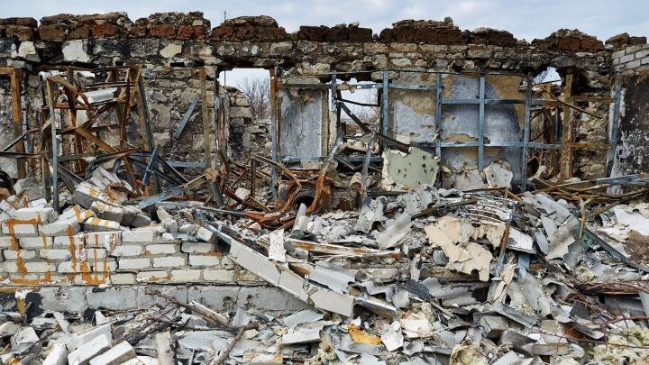 Вот что нередко оставалось от зданий, после обстрела ВСУ
