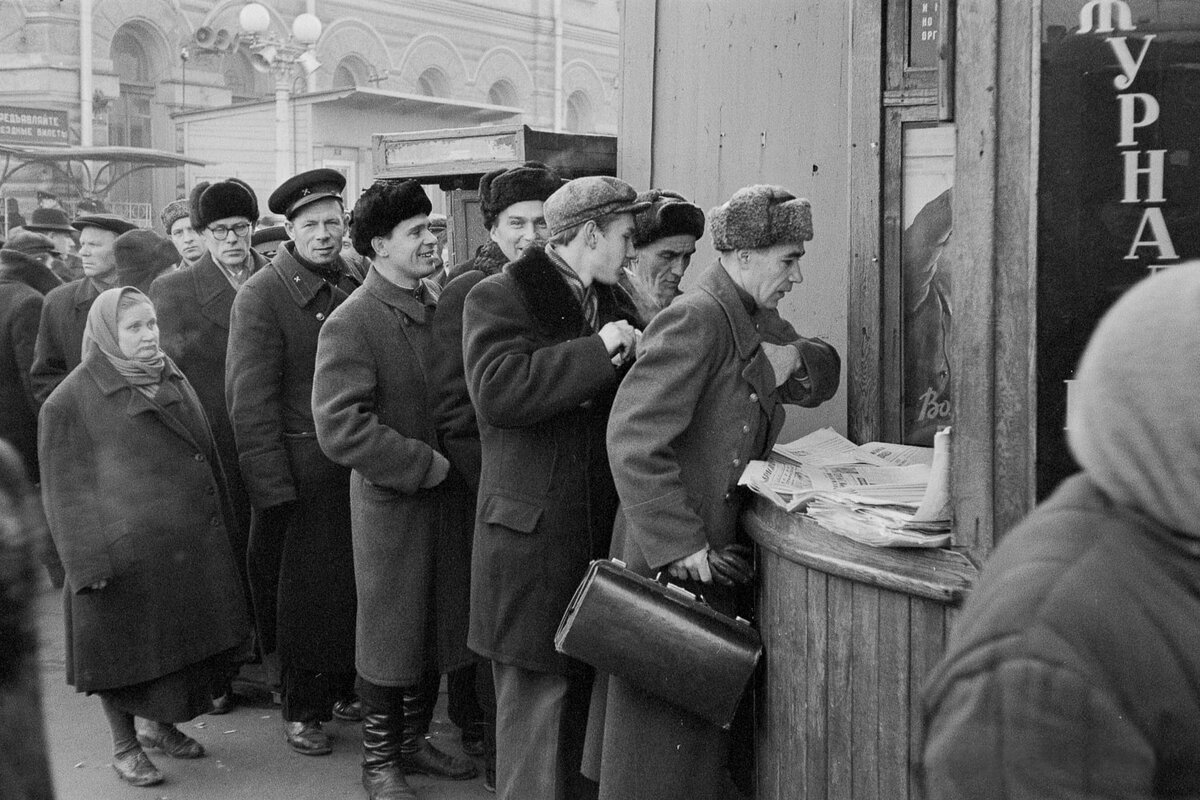 1950-Ые годы. Очереди в 1950-60-е СССР. Москва 50 ых. Очереди в СССР 1950 годов.