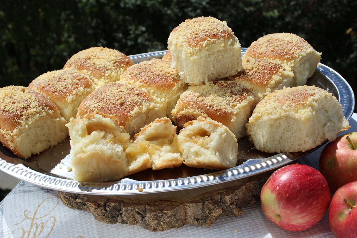 Булочки-розочки с яблоками