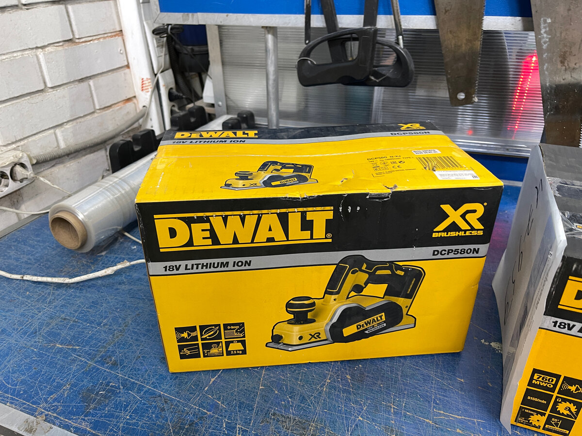 Аккумуляторный рубанок DeWalt DCP 580N