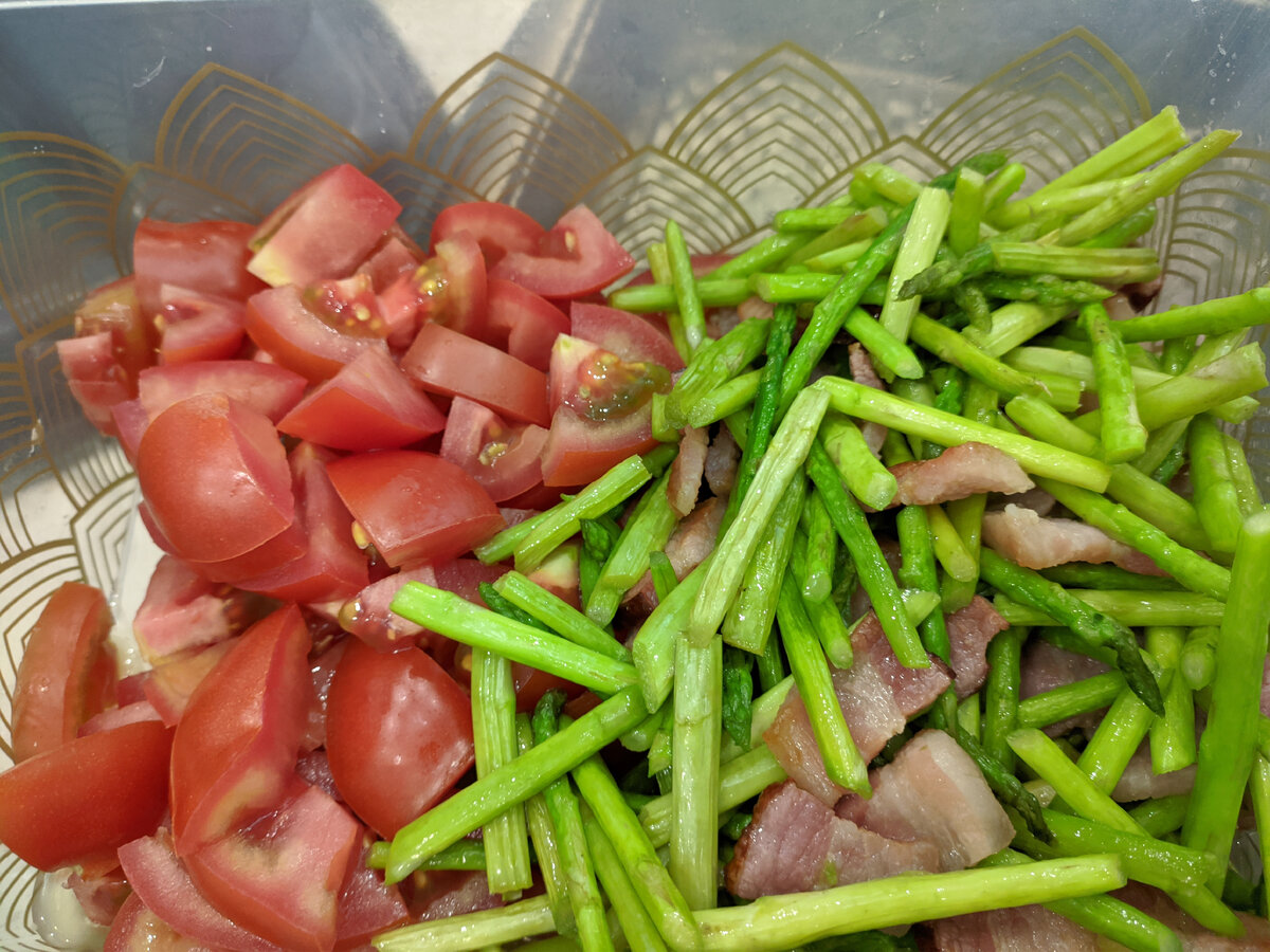 Салат из спаржи и бекона