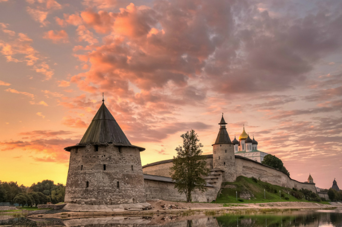 Псковская область Псковский Кремль. Псковский Кремль кром. Каменный Кремль в Пскове. Псков Детинец.