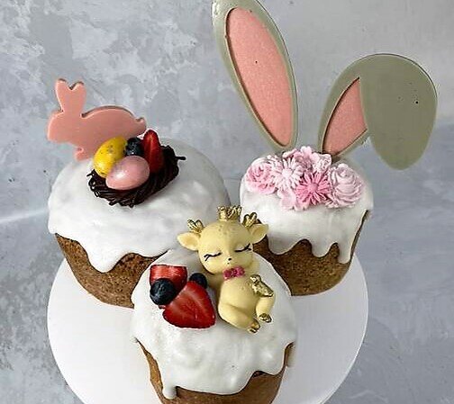 Есть даже кулич с заячьими ушками