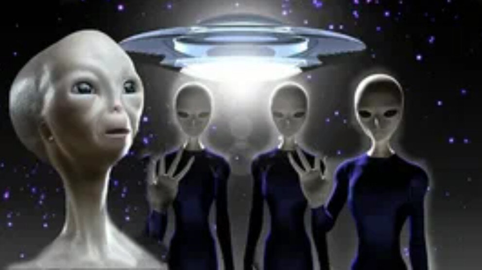 Из интернета. видимо, так бы Баба Яга "встречала" инопланетян)))