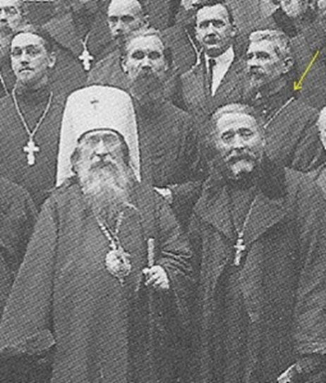 Митрополит Евлогий со священниками своей епархии. 1920-е годы. Иерей Бирюков на фото сверху справа.