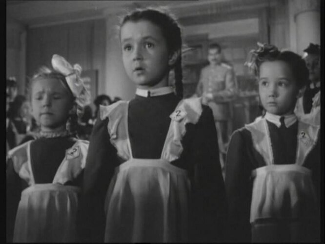 Кадр из фильма "Первоклассница", 1948 год