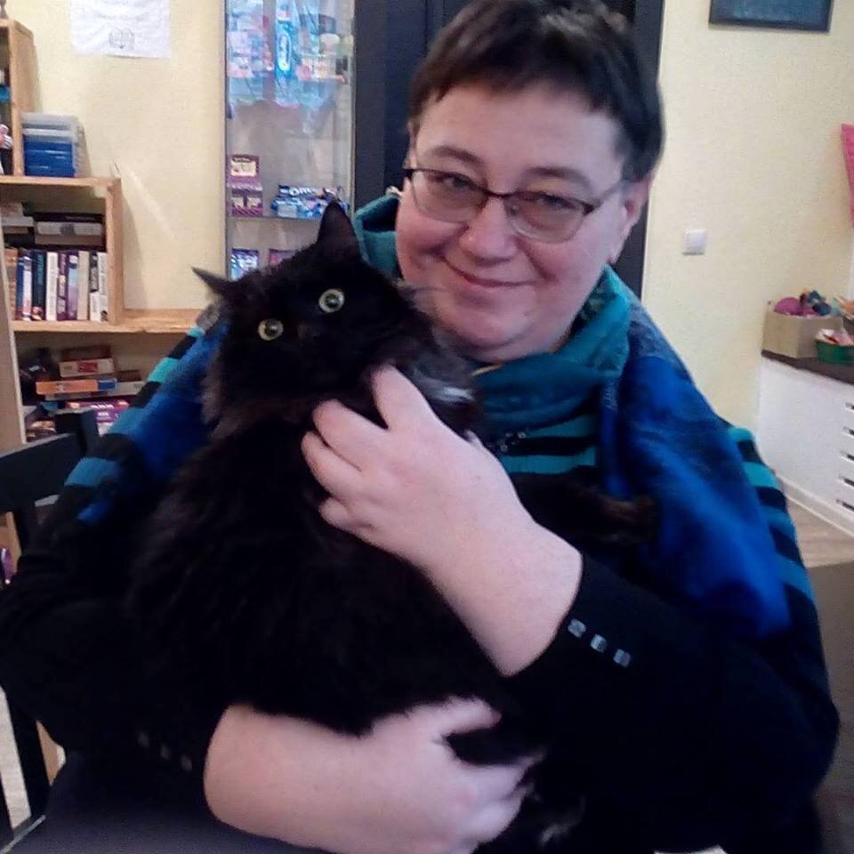 На этом фото мой вес около 125 кг. Котик из Котофейни, давно нашел свой дом и хозяевэ.