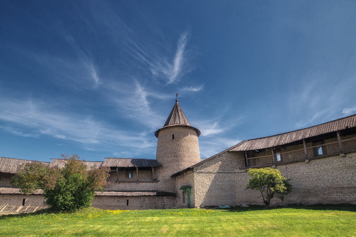 Троицкая башня