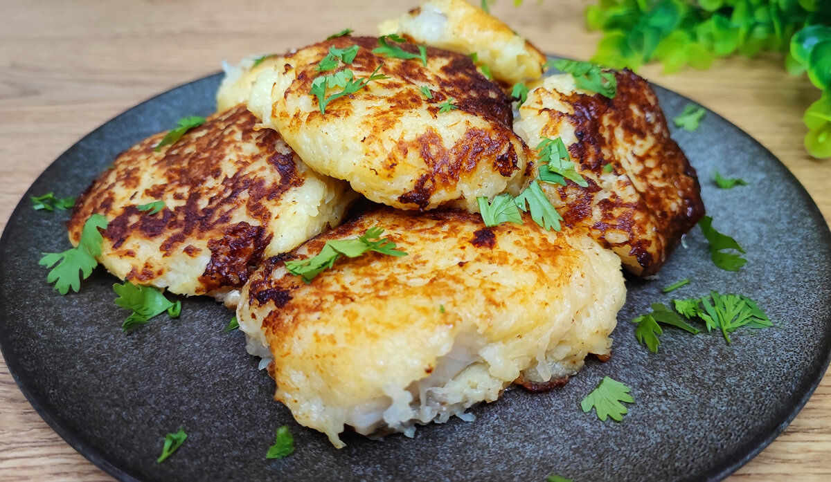 По этому рецепту даже минтай получается очень вкусный и сочный. Простой  рецепт вкусной рыбы, которую и для гостей не стыдно подать | Карамелька |  Дзен