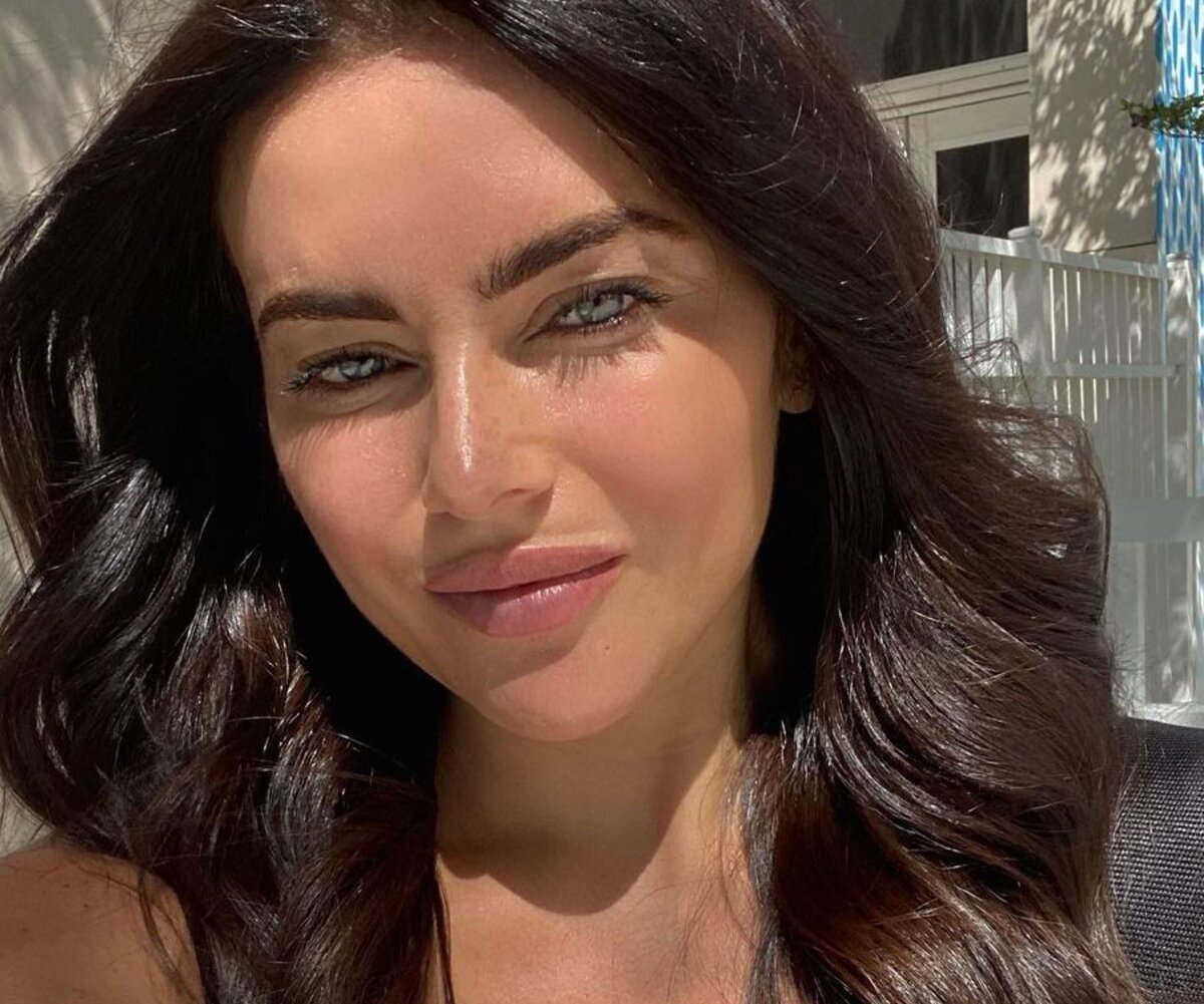     «Дива в опасном платье»: дочь Игоря Крутого в наряде с пикантными разрезами произвела фурор