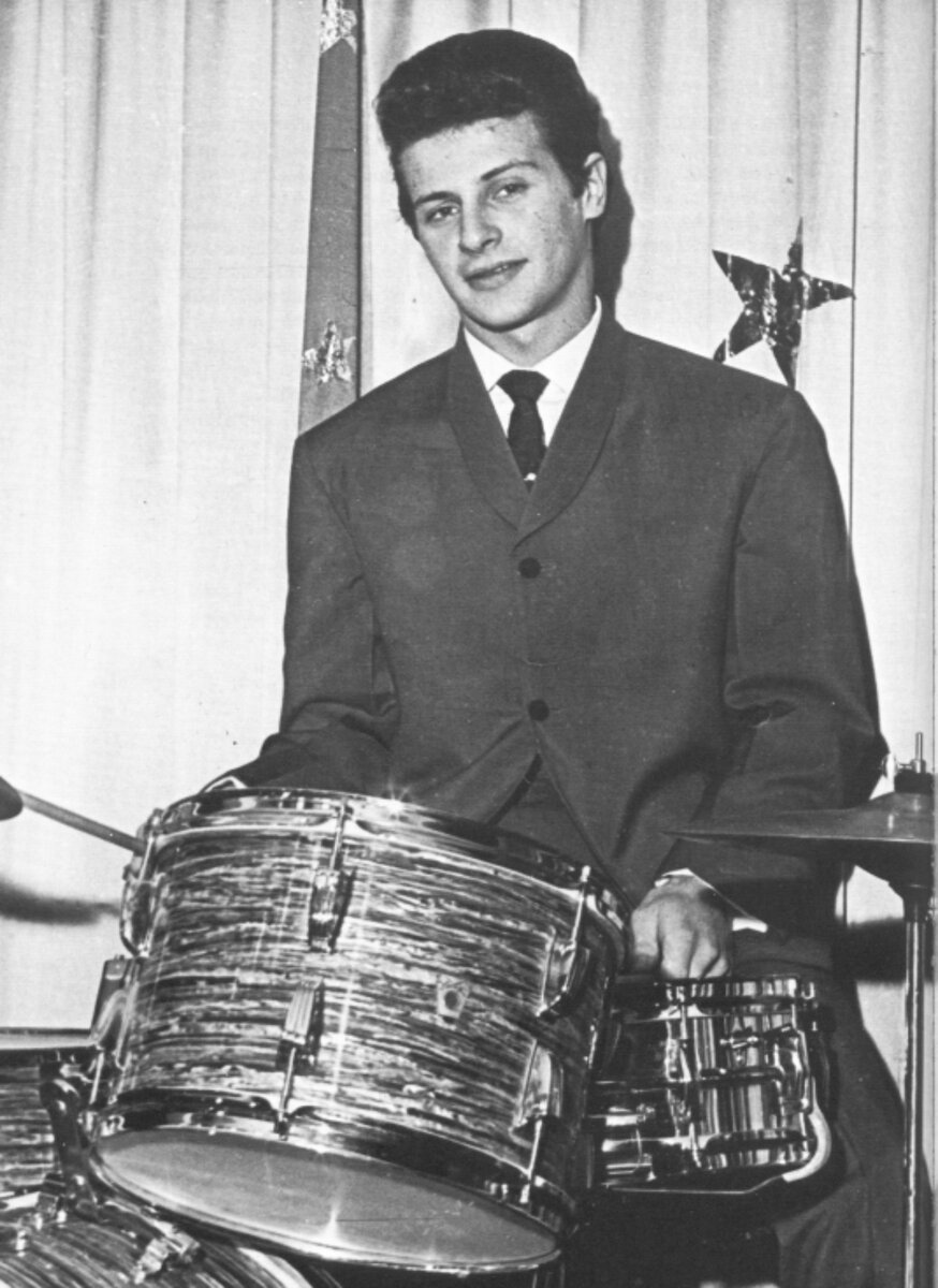 Peter the best. Peter the best. Первый барабанщик битлз. Peter the best. Пит бест в молодости.